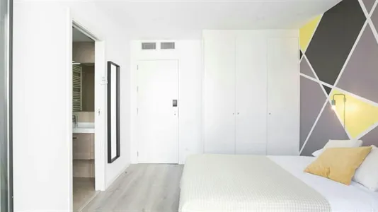 Rooms in Barcelona Ciutat Vella - photo 4