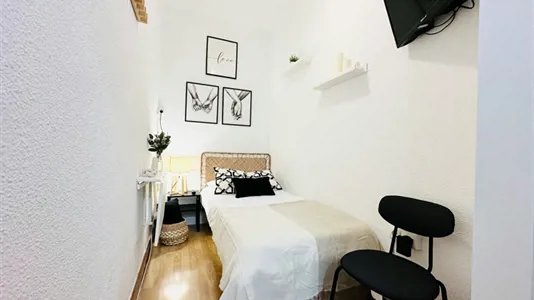 Rooms in Madrid Chamberí - photo 2