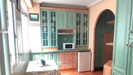 Rooms in Almería - photo 6