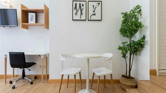 Rooms in Madrid Centro - photo 9