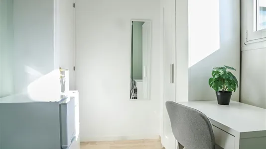 Rooms in Madrid Puente de Vallecas - photo 9