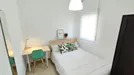 Room for rent, Granada, Andalucía, &lt;span class=&quot;blurred street&quot; onclick=&quot;ProcessAdRequest(9587462)&quot;&gt;&lt;span class=&quot;hint&quot;&gt;See streetname&lt;/span&gt;[xxxxxxxxxxxxx]&lt;/span&gt;