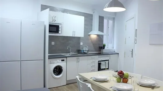 Rooms in Madrid Centro - photo 9