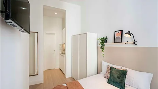 Rooms in Madrid Centro - photo 9