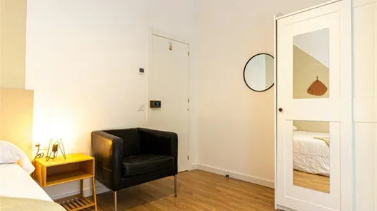 Rooms in Barcelona Ciutat Vella - photo 4