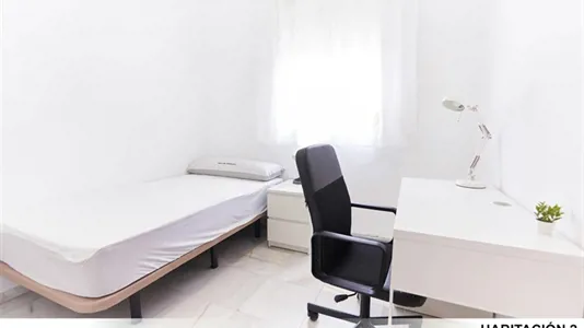 Rooms in Bami - photo 1