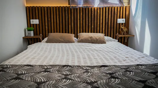 Rooms in Barcelona Ciutat Vella - photo 7