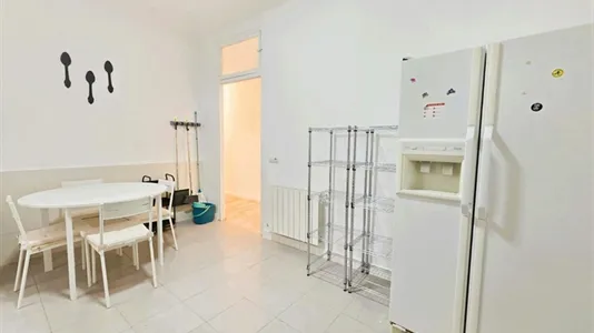 Rooms in Madrid Centro - photo 9