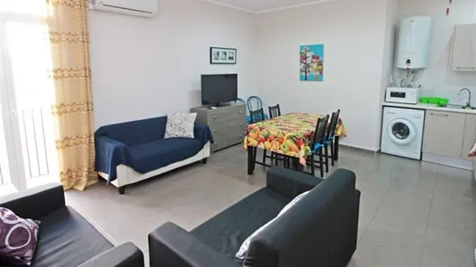 Rooms in Barcelona Ciutat Vella - photo 9