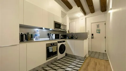 Rooms in Barcelona Ciutat Vella - photo 5