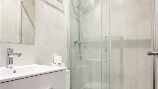 Rooms in Barcelona Ciutat Vella - photo 5