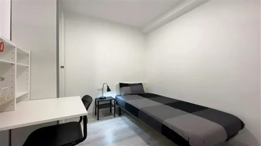 Rooms in Barcelona Ciutat Vella - photo 10