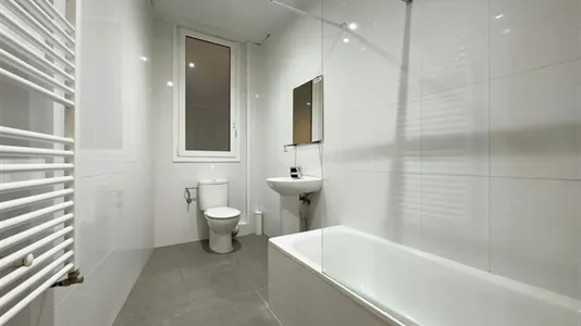 Rooms in Barcelona Ciutat Vella - photo 7