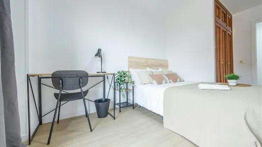 Rooms in el Camí de Vera - photo 4