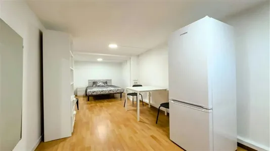Apartments in Barcelona Ciutat Vella - photo 4