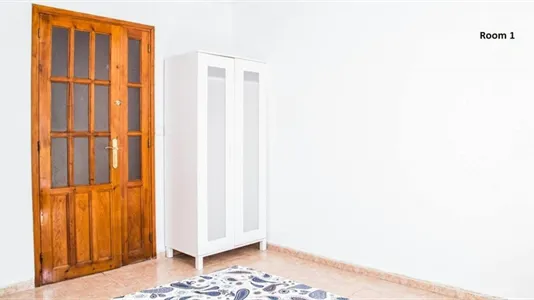 Rooms in Barcelona Ciutat Vella - photo 4