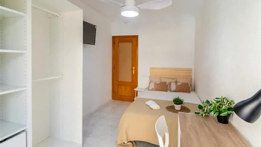 Rooms in el Camí de Vera - photo 3