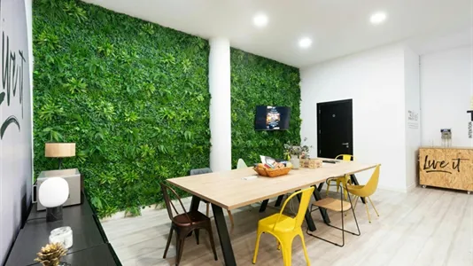 Rooms in Barcelona Ciutat Vella - photo 8