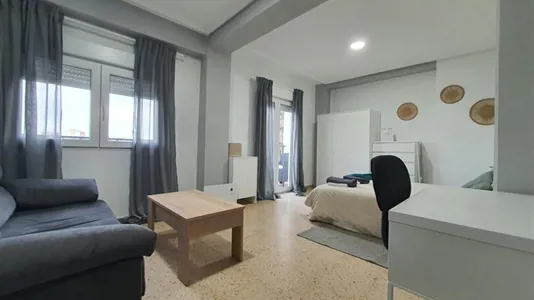 Rooms in Valencia Extramurs - photo 2