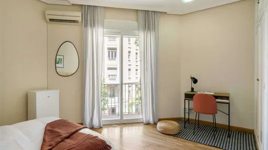 Rooms in Madrid Salamanca - photo 9