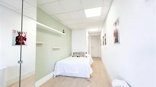 Rooms in Madrid Chamberí - photo 2