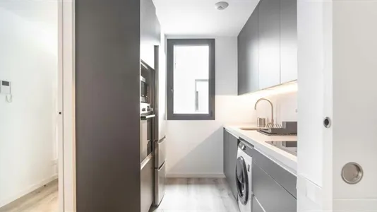 Rooms in Barcelona Ciutat Vella - photo 10