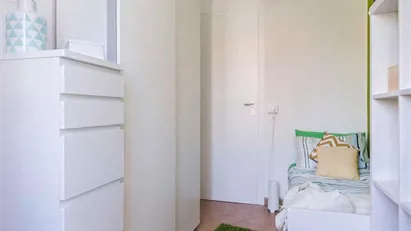 Room for rent in Milano Zona 6 - Barona, Lorenteggio, Milan