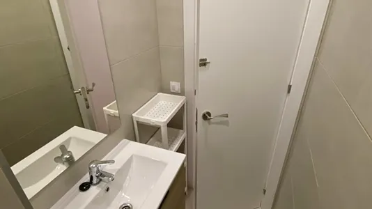 Rooms in Barcelona Ciutat Vella - photo 5