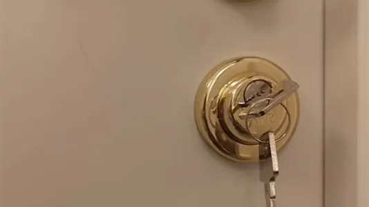 Rooms in Madrid Chamberí - photo 9