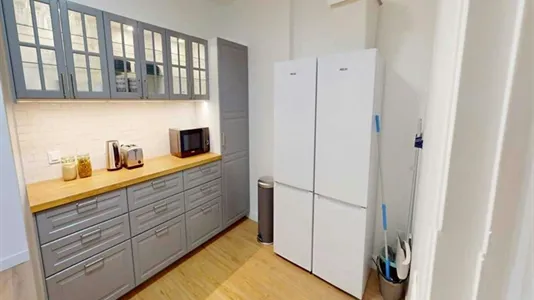 Rooms in Paris 8ème arrondissement - photo 8