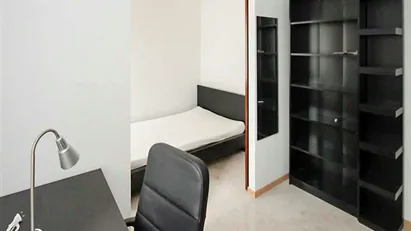 Room for rent in Milano Zona 6 - Barona, Lorenteggio, Milan