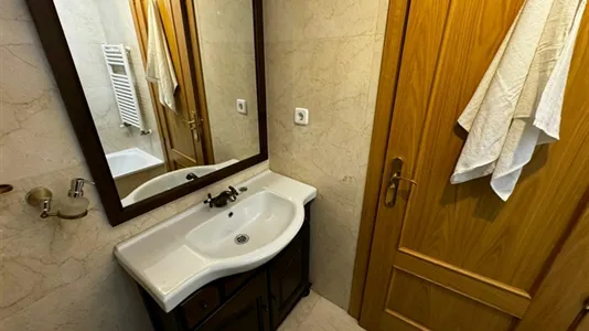 Rooms in El Encinar de los Reyes - photo 5