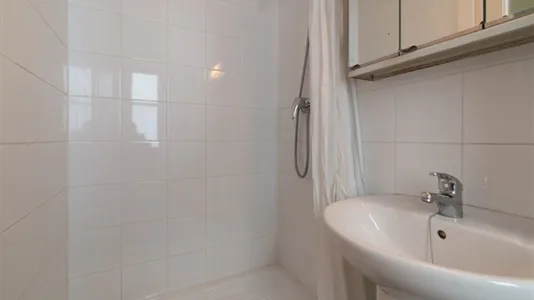 Rooms in Madrid Chamartín - photo 9