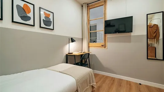 Rooms in Barcelona Eixample - photo 3
