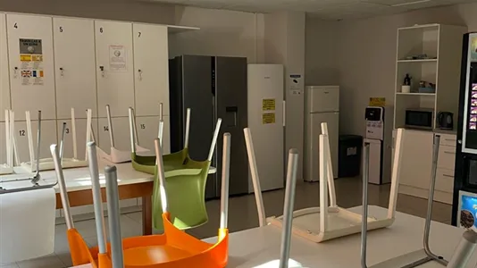 Rooms in Barcelona Ciutat Vella - photo 8