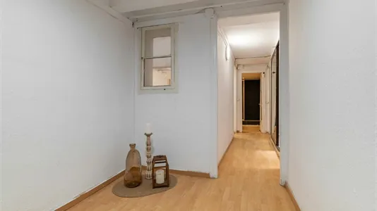 Rooms in Barcelona Ciutat Vella - photo 7