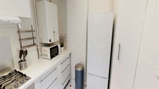 Rooms in Paris 8ème arrondissement - photo 9