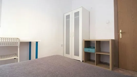 Rooms in el Camí de Vera - photo 3