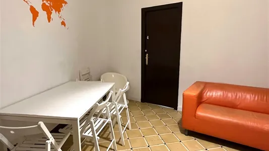 Rooms in Barcelona Ciutat Vella - photo 8