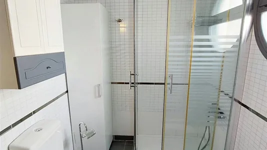 Rooms in Madrid Chamartín - photo 9