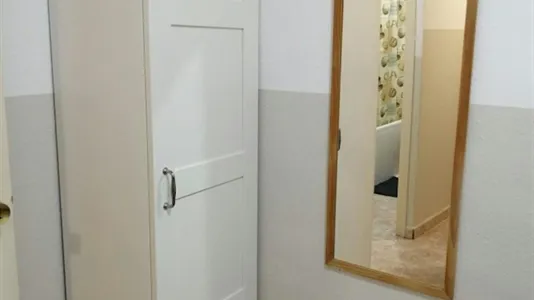 Rooms in Barcelona Ciutat Vella - photo 7