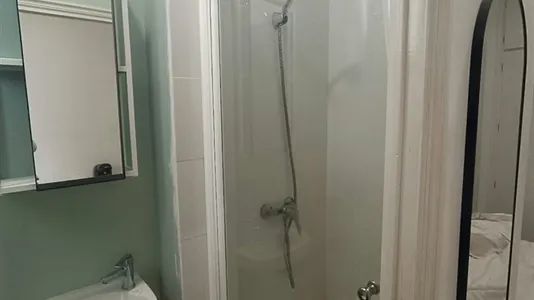 Rooms in Madrid Centro - photo 9