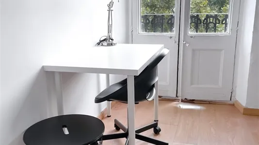 Rooms in Barcelona Ciutat Vella - photo 4