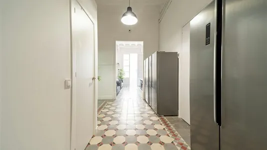 Rooms in Barcelona Ciutat Vella - photo 9