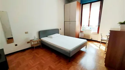 Room for rent in Milano Zona 8 - Fiera, Gallaratese, Quarto Oggiaro, Milan