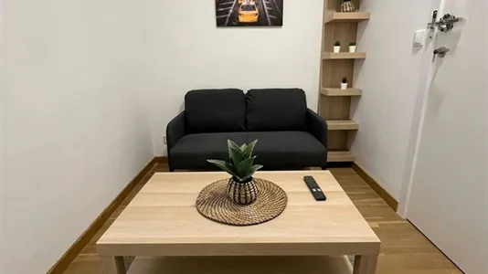 Rooms in Barcelona Eixample - photo 1