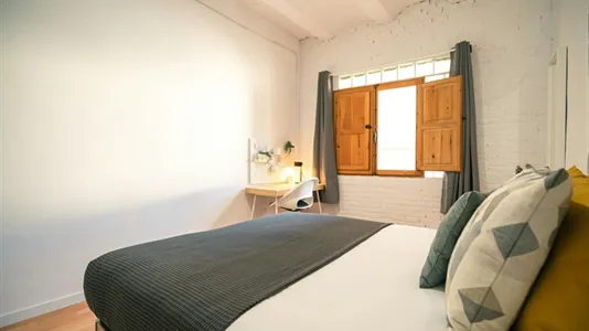 Rooms in Barcelona Ciutat Vella - photo 4