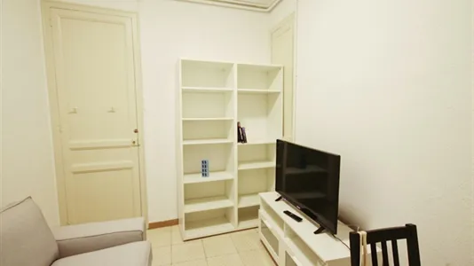 Rooms in Barcelona Eixample - photo 8
