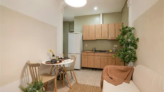 Rooms in Barcelona Ciutat Vella - photo 4