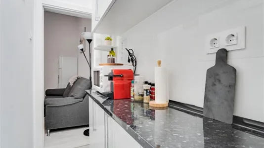 Rooms in Madrid Centro - photo 9